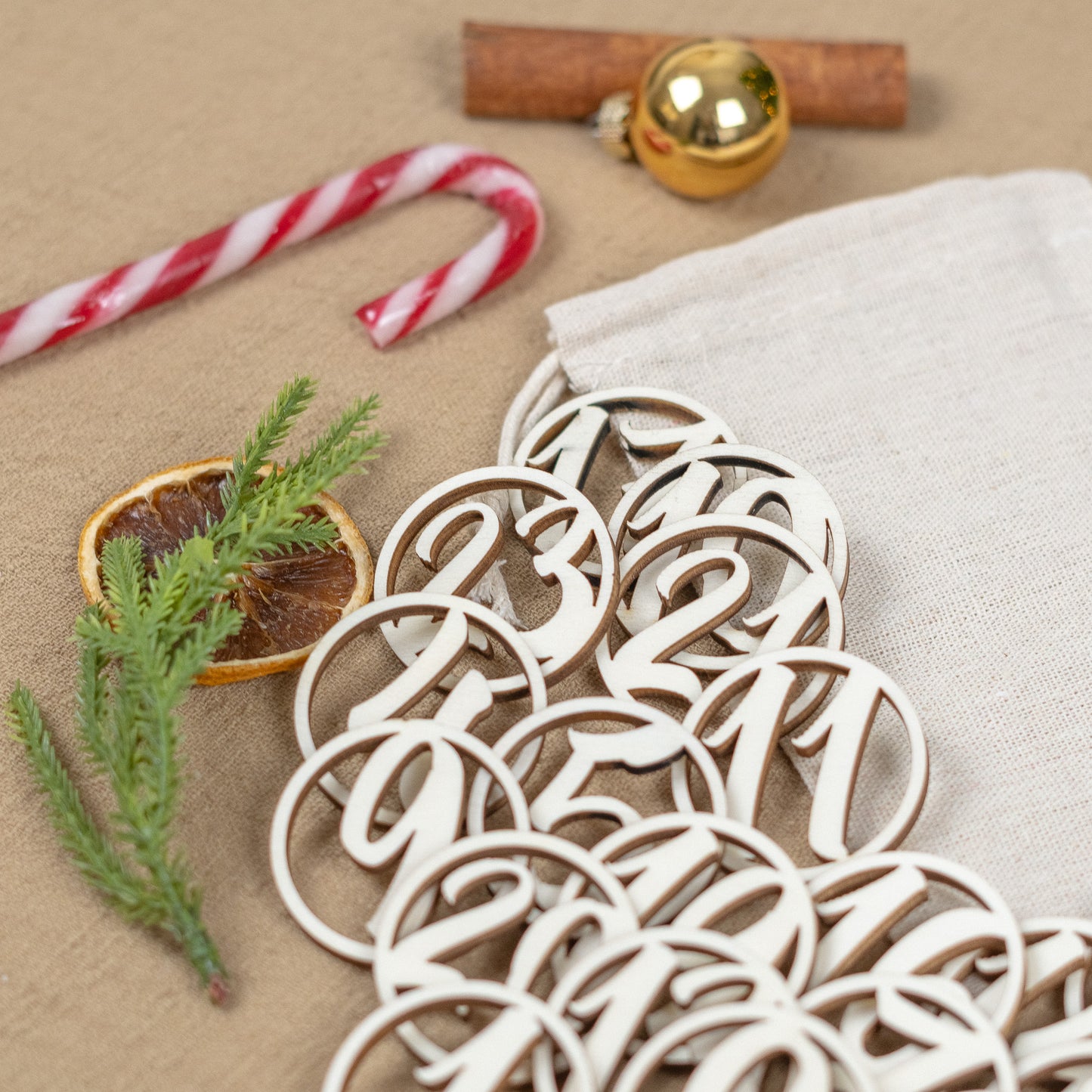 Zahlenset für DIY-Adventskalender, 24er Set aus Holz "Roundie"