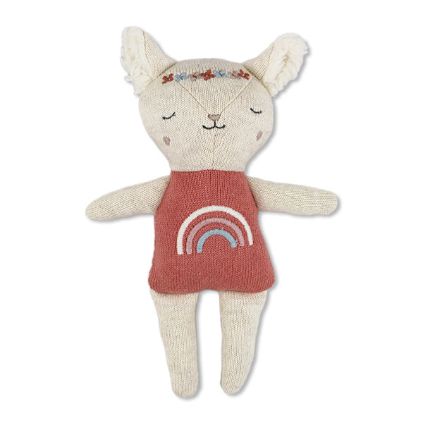 Babyrassel Lamm mit Regenbogenshirt aus Bio-Baumwolle - JULIBER MANUFAKTUR