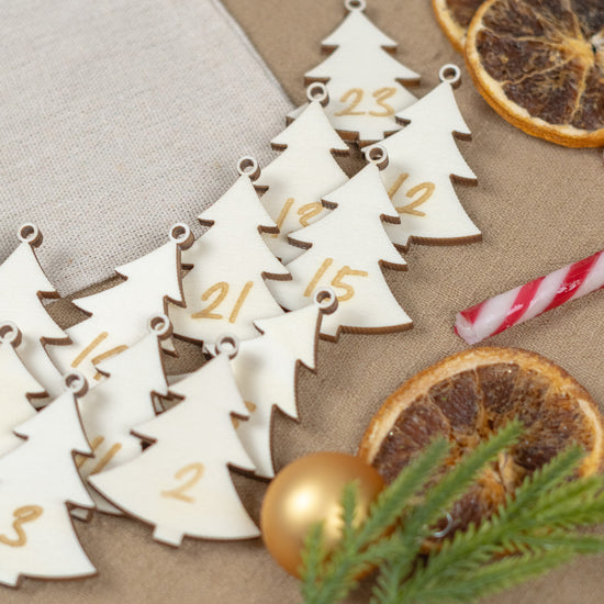 Zahlenset für DIY-Adventskalender, 24er Set aus Holz "Tannenbaum"