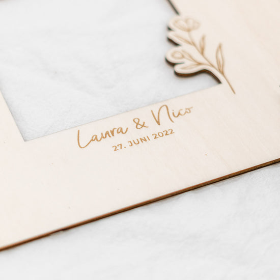 Bilderrahmen personalisiert zur Hochzeit aus Holz "Flower"