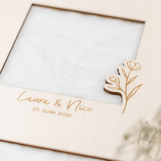 Bilderrahmen personalisiert zur Hochzeit aus Holz "Flower"