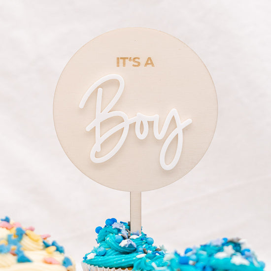 Cake Topper zur Babyparty aus Holz und Acrylglas "It's a"