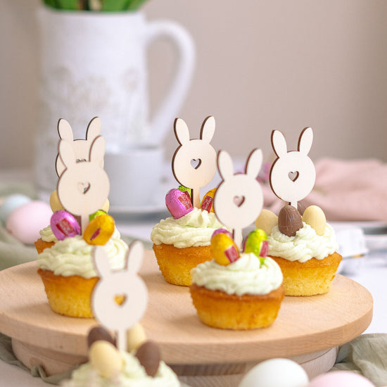 Cake Topper Set für Muffins zu Ostern aus Holz "Herzhasen"