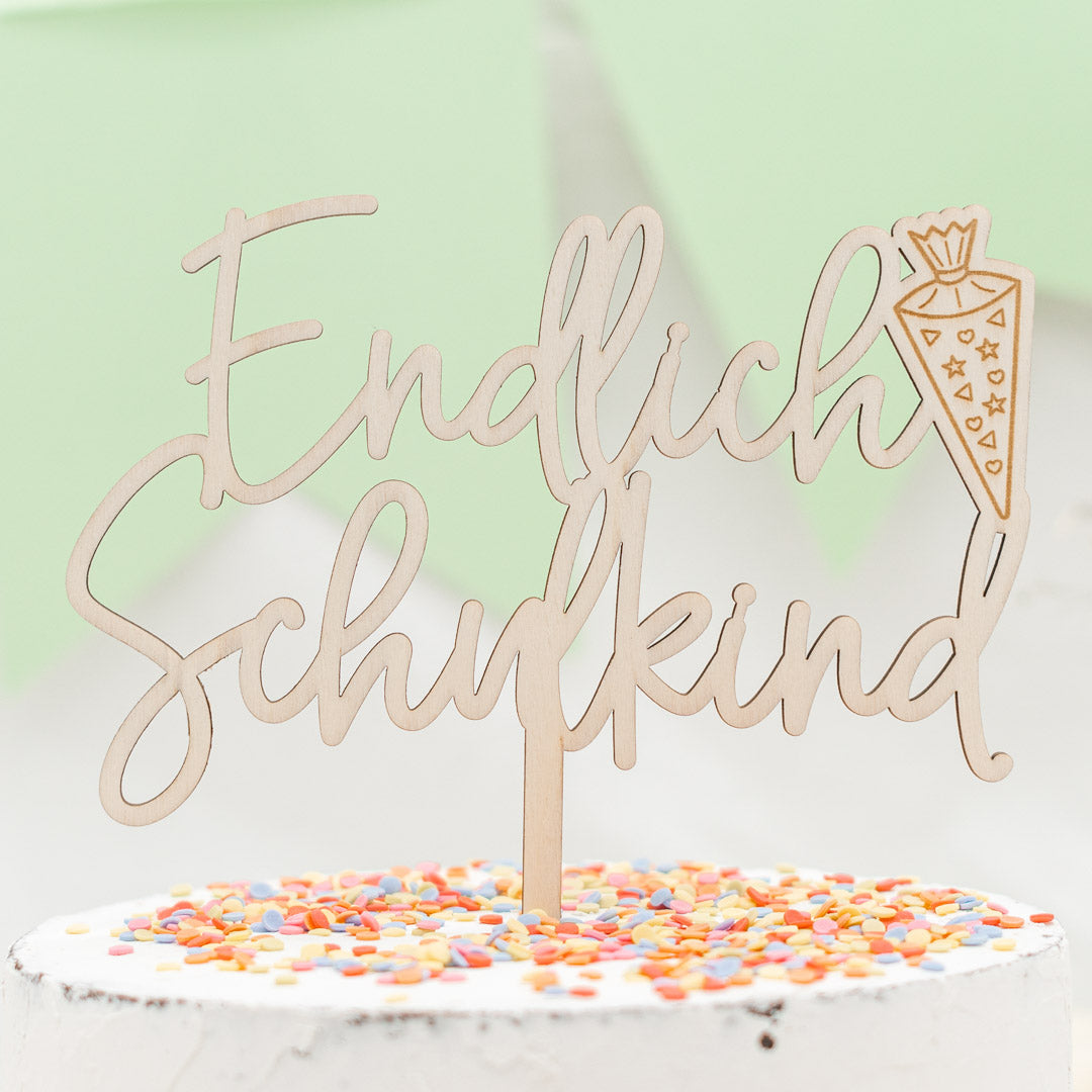 Cake Topper zur Einschulung aus Holz "Endlich Schulkind" - JULIBER MANUFAKTUR