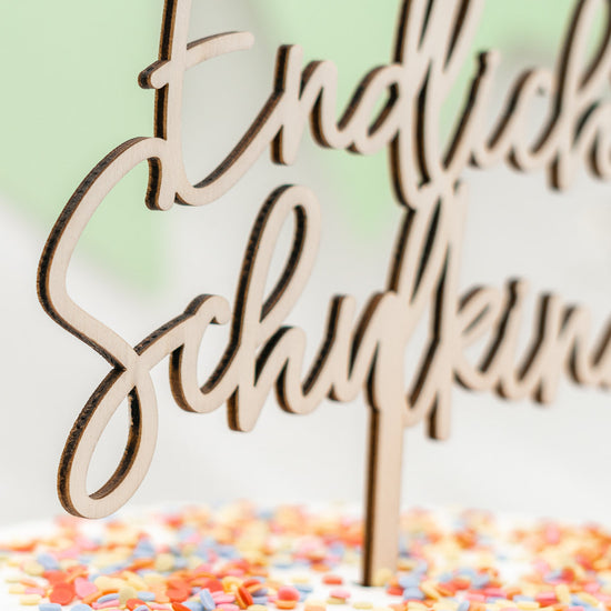 Cake Topper zur Einschulung aus Holz "Endlich Schulkind" - JULIBER MANUFAKTUR