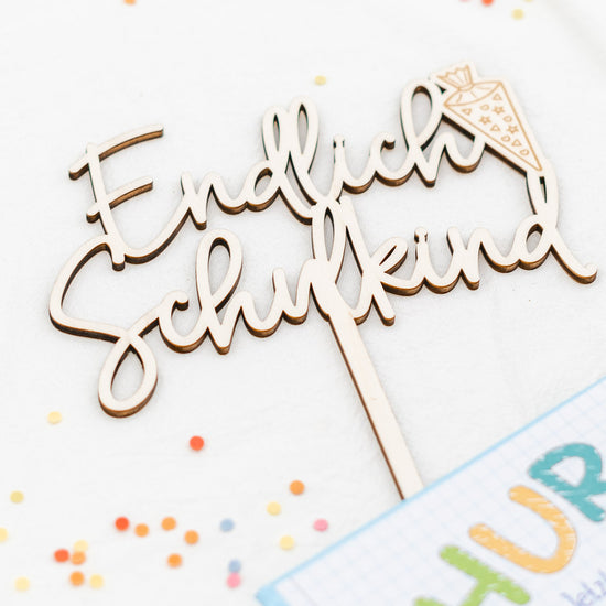 Cake Topper zur Einschulung aus Holz "Endlich Schulkind" - JULIBER MANUFAKTUR