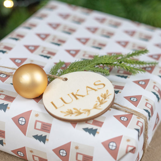 Geschenkanhänger personalisiert, rund aus Holz "Floral"