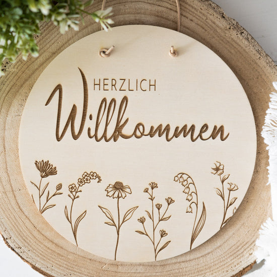 Türschild mit Spruch aus Holz "Herzlich Willkommen"