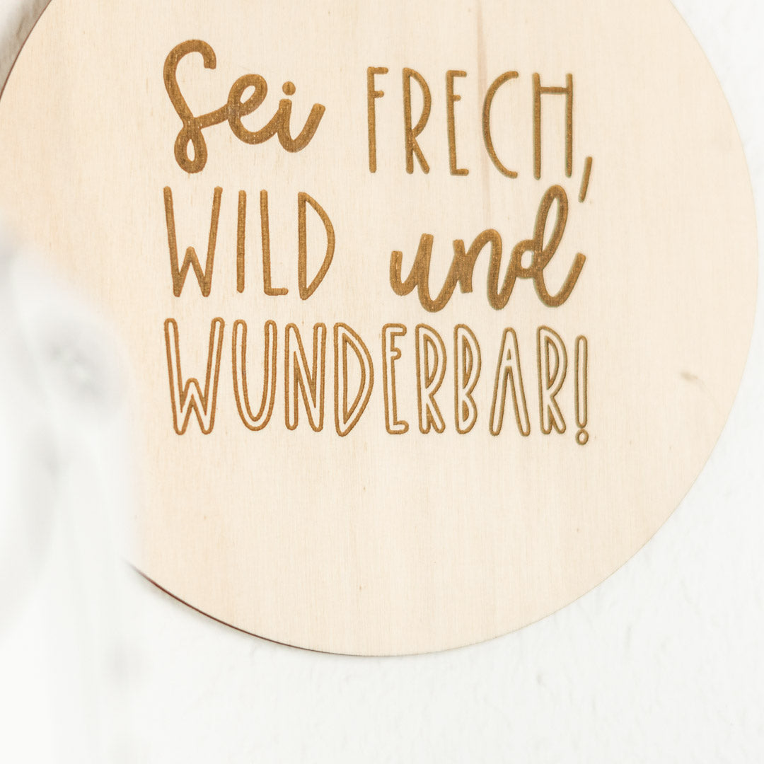 Holzschild Kinderzimmer mit Spruch "Sei frech, wild und wunderbar" - JULIBER MANUFAKTUR