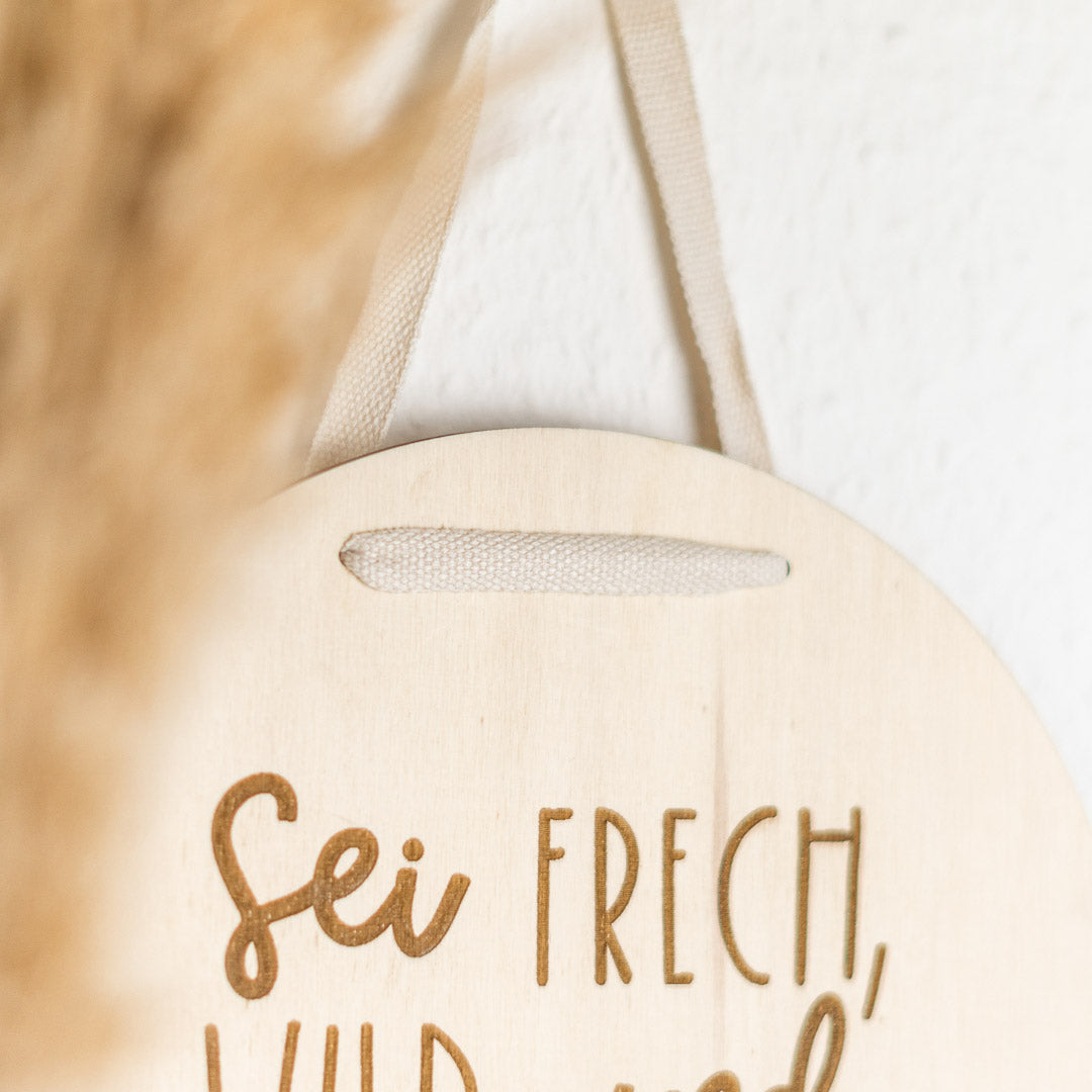 Holzschild Kinderzimmer mit Spruch "Sei frech, wild und wunderbar" - JULIBER MANUFAKTUR