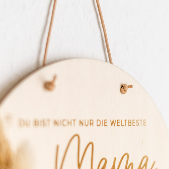 Holzschild personalisiert mit Trockenblumen zum Muttertag "Oma"