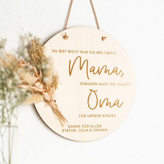 Holzschild personalisiert mit Trockenblumen zum Muttertag "Oma"