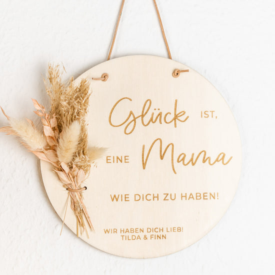 Holzschild personalisiert mit Trockenblumen zum Muttertag "Glück"