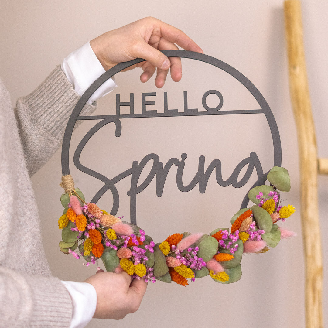 Türkranz Frühling aus Holz mit Trockenblumen "Hello Spring"