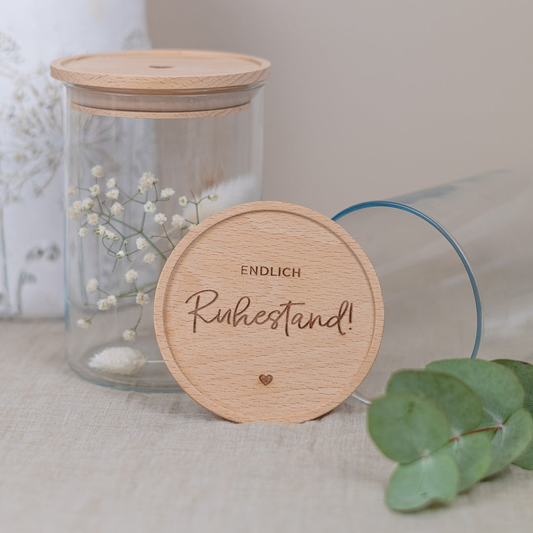 Keksdose zur Rente aus Glas mit Holzdeckel "Endlich Ruhestand"