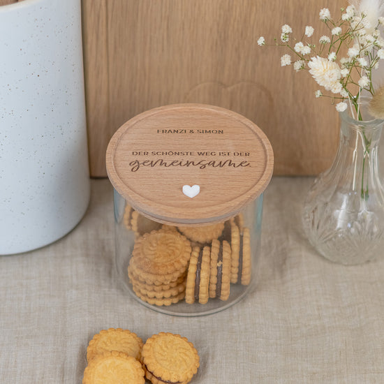 Keksdose personalisiert aus Glas mit Holzdeckel "Der schönste Weg"