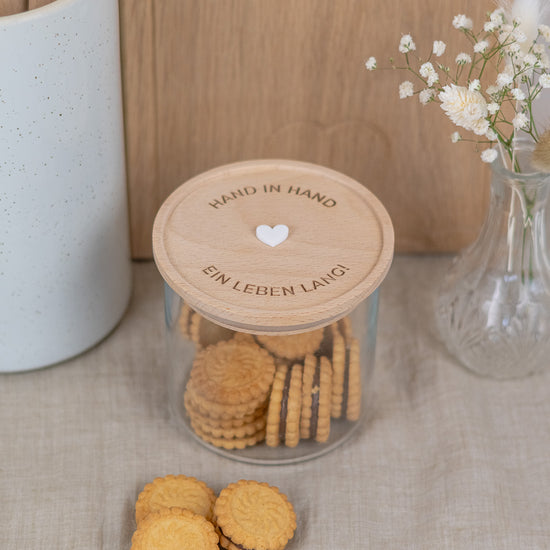 Keksdose zur Hochzeit aus Glas mit Holzdeckel "Hand in Hand"